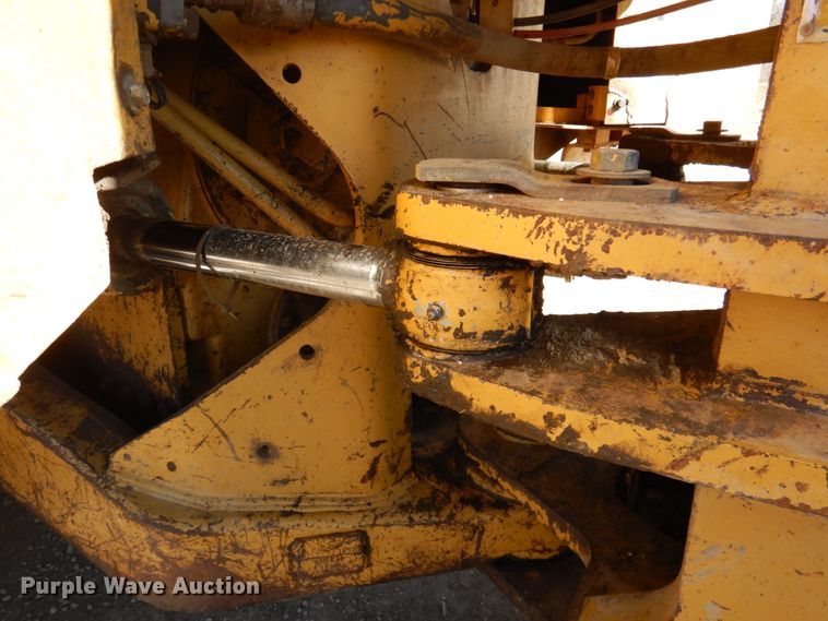 image for item DN1338 1990 Caterpillar 815B  soil compactor