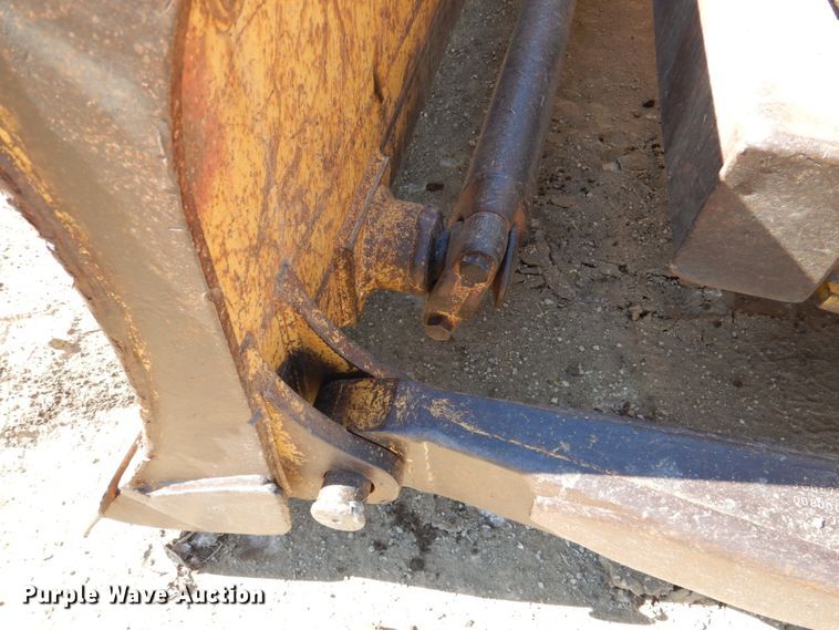 image for item DN1338 1990 Caterpillar 815B  soil compactor