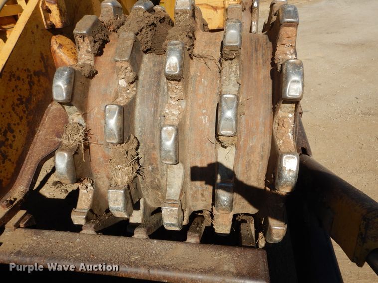 image for item DN1338 1990 Caterpillar 815B  soil compactor