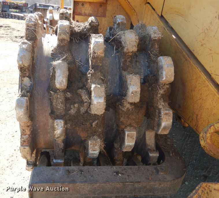 image for item DN1338 1990 Caterpillar 815B  soil compactor