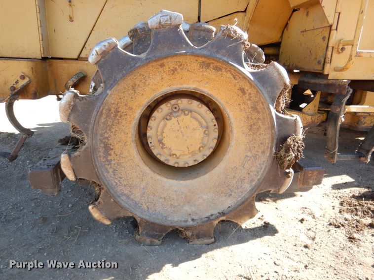 image for item DN1338 1990 Caterpillar 815B  soil compactor