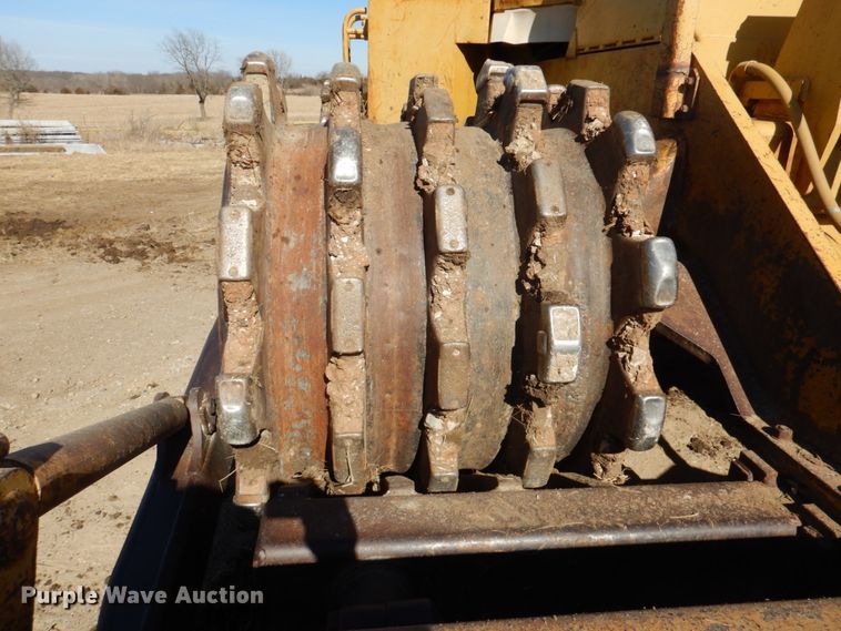 image for item DN1338 1990 Caterpillar 815B  soil compactor