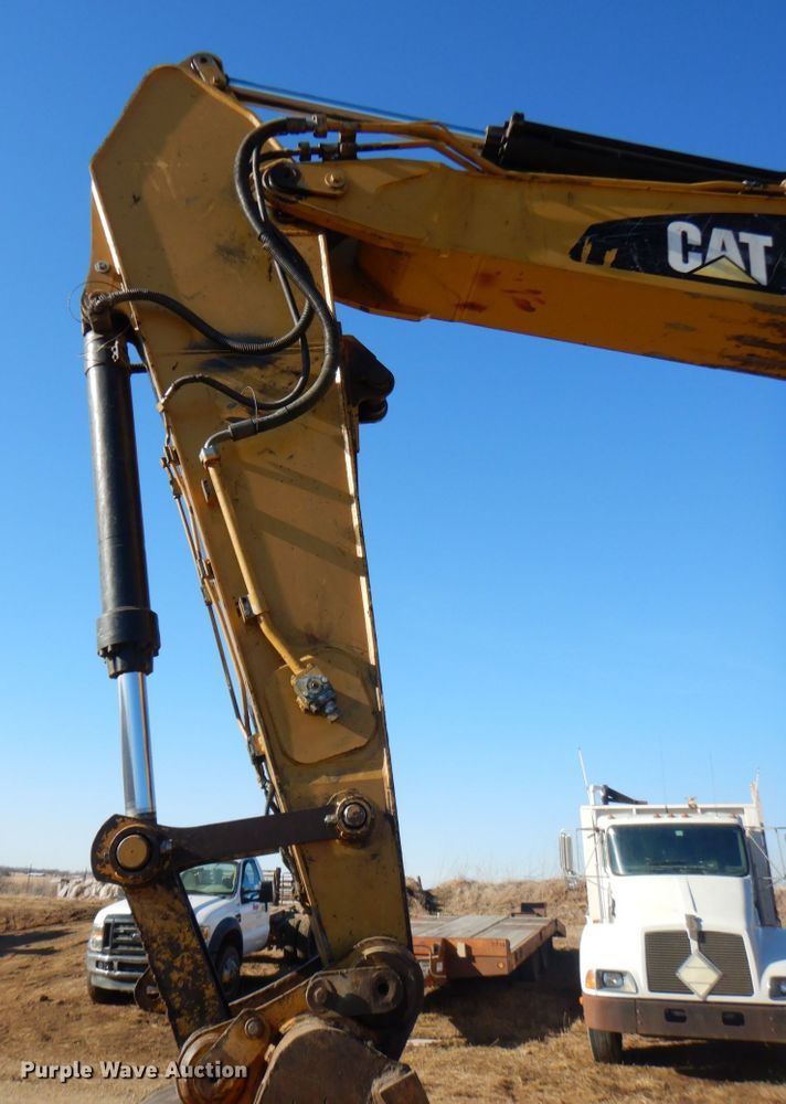image for item DN1341 2008 Caterpillar 330DL  excavator