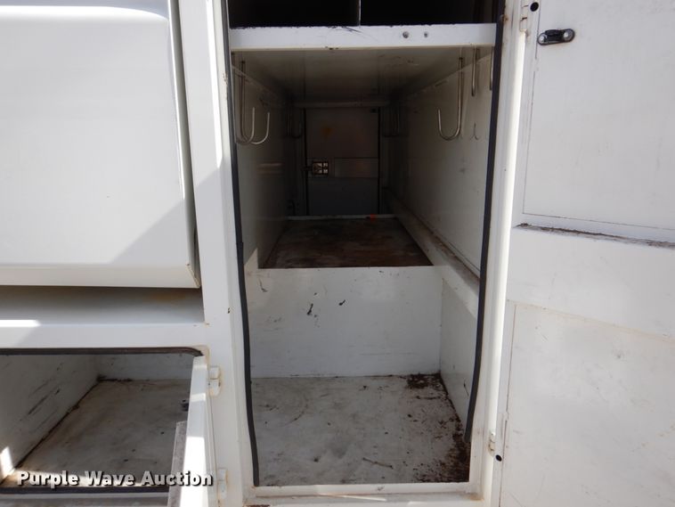 image for item DN7247 2004 International 4200  chipper truck