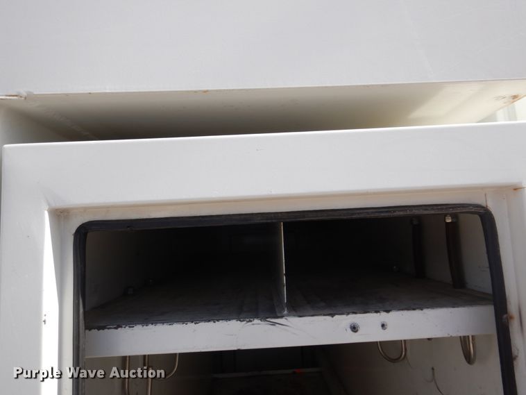 image for item DN7247 2004 International 4200  chipper truck