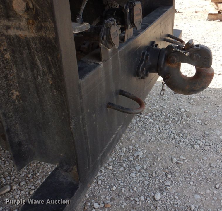 image for item DN7247 2004 International 4200  chipper truck