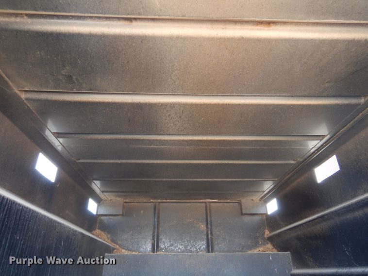 image for item DN7247 2004 International 4200  chipper truck