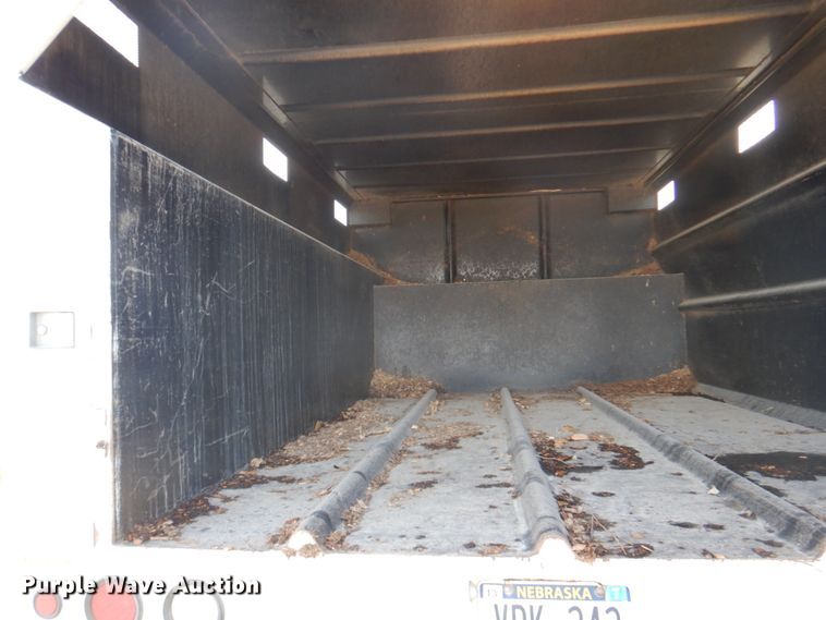 image for item DN7247 2004 International 4200  chipper truck