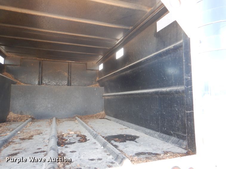 image for item DN7247 2004 International 4200  chipper truck