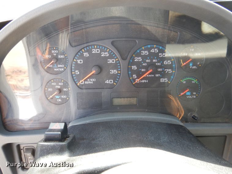 image for item DN7247 2004 International 4200  chipper truck