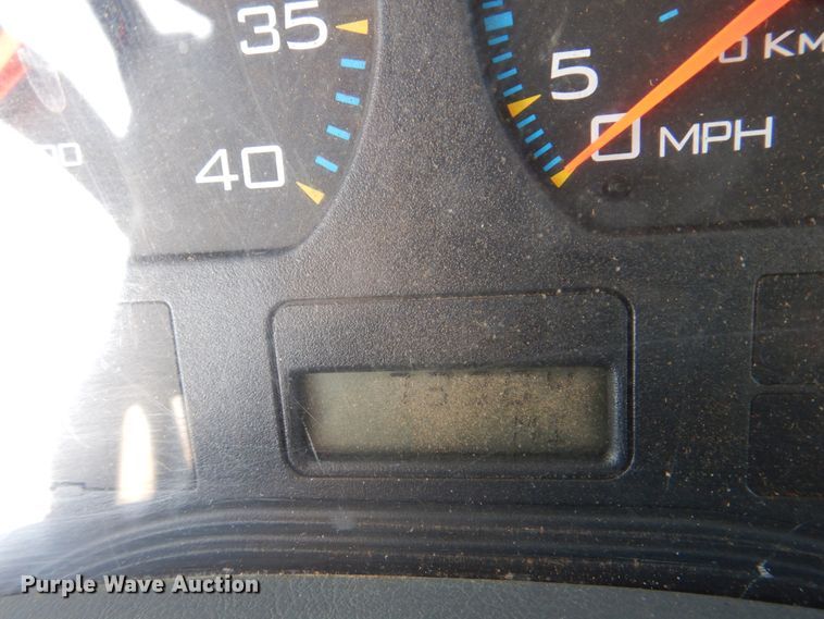 image for item DN7247 2004 International 4200  chipper truck