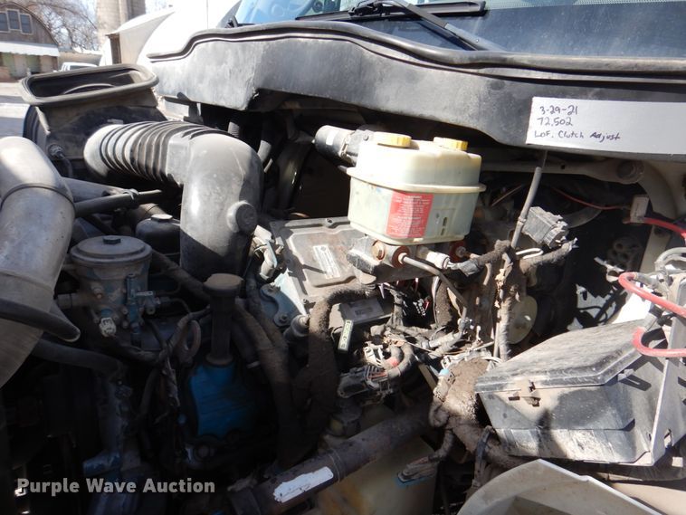 image for item DN7247 2004 International 4200  chipper truck