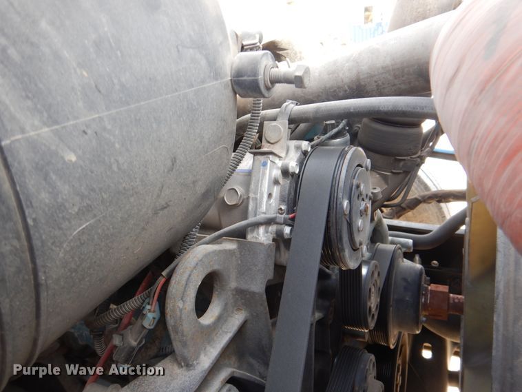 image for item DN7247 2004 International 4200  chipper truck