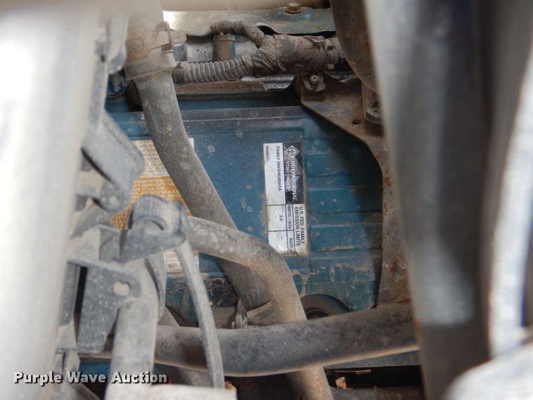 image for item DN7247 2004 International 4200  chipper truck