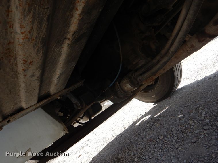 image for item DN7247 2004 International 4200  chipper truck