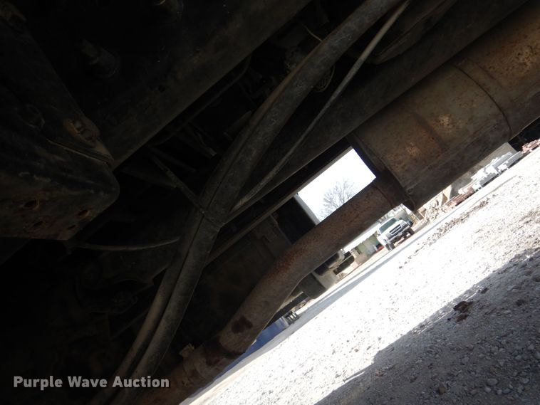 image for item DN7247 2004 International 4200  chipper truck