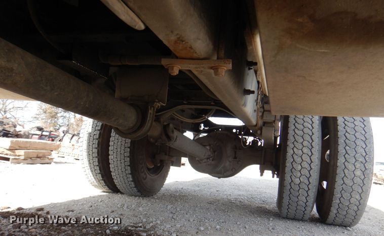 image for item DN7247 2004 International 4200  chipper truck