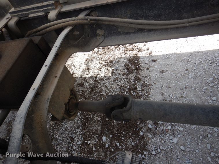 image for item DN7247 2004 International 4200  chipper truck