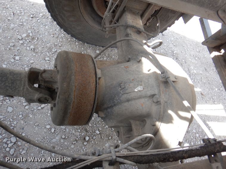 image for item DN7247 2004 International 4200  chipper truck