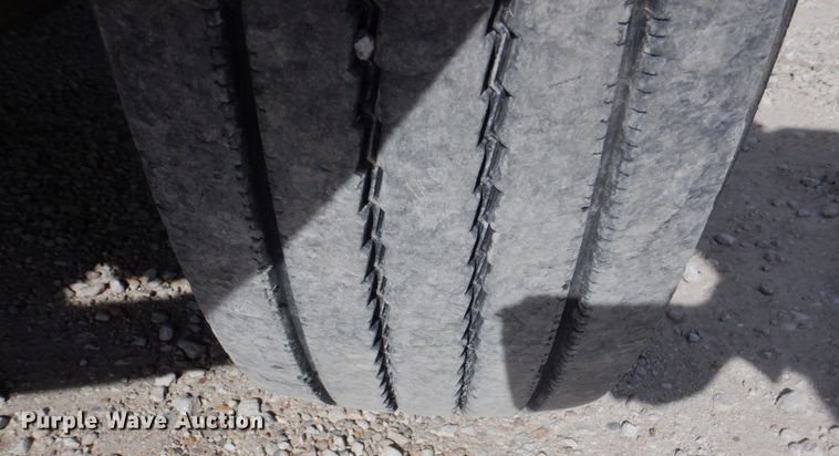 image for item DN7247 2004 International 4200  chipper truck