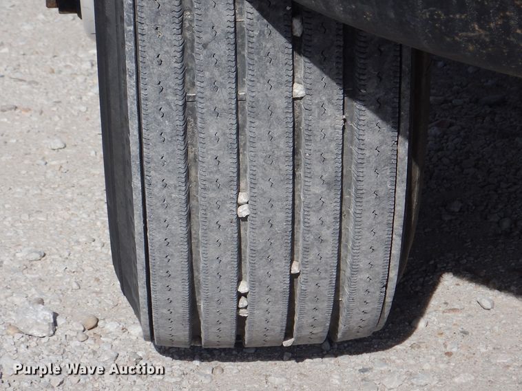 image for item DN7247 2004 International 4200  chipper truck