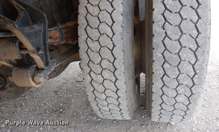 image for item DN7247 2004 International 4200  chipper truck