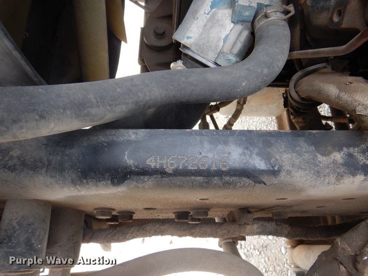 image for item DN7247 2004 International 4200  chipper truck