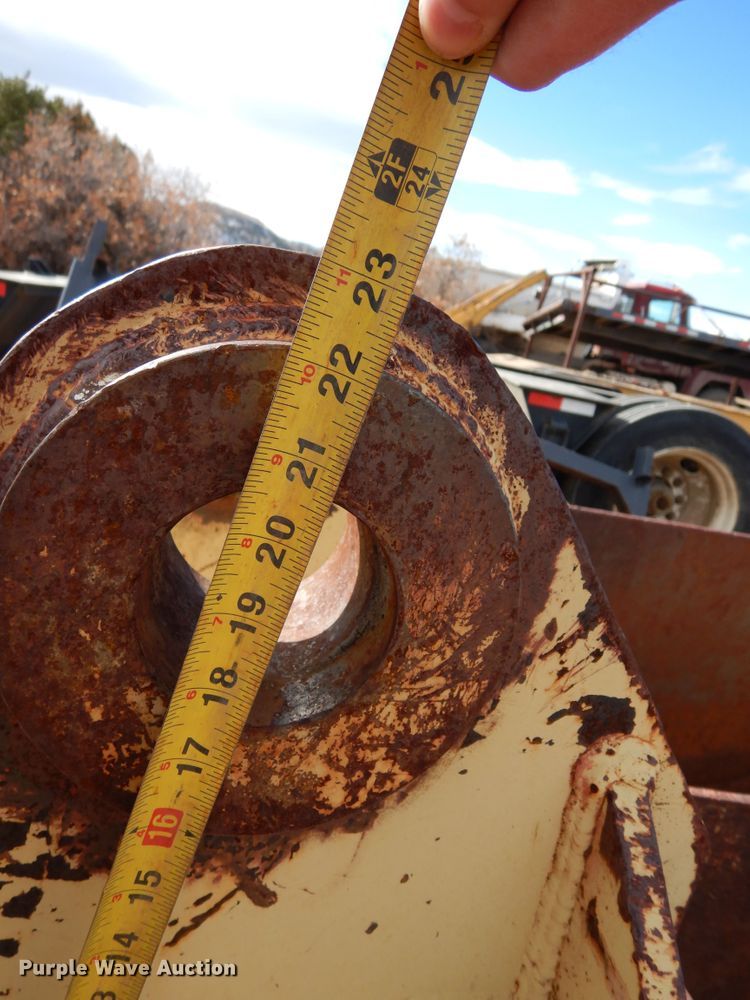 image for item DR1096 Excavator bucket