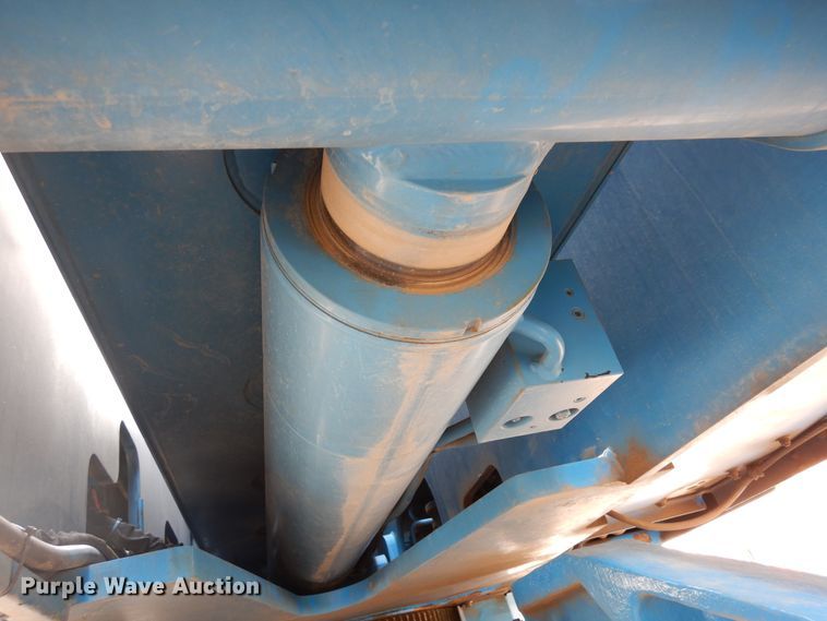 image for item DR1106 2008 Genie Z-135  boom lift