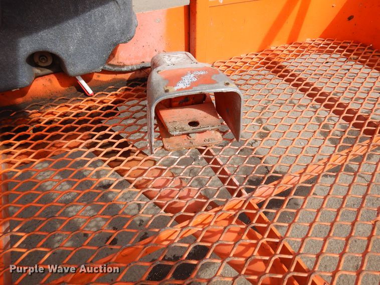 image for item DR1109 2001 JLG 450A  boom lift