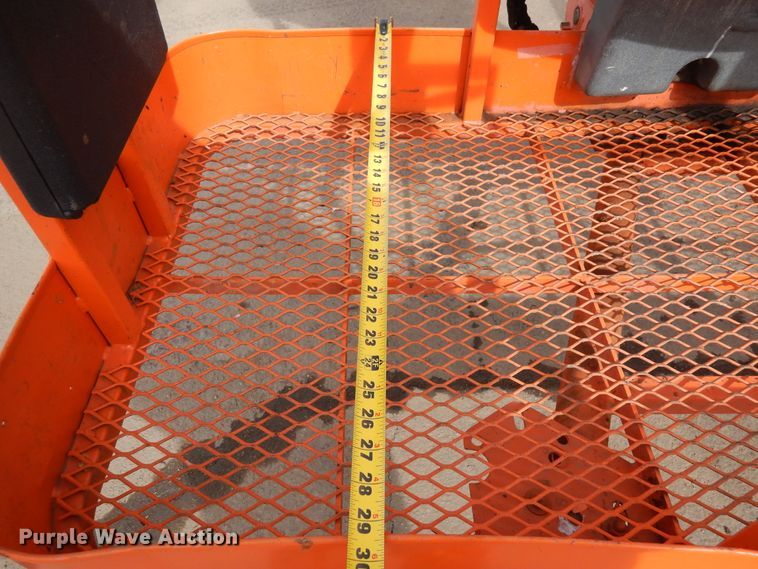 image for item DR1109 2001 JLG 450A  boom lift