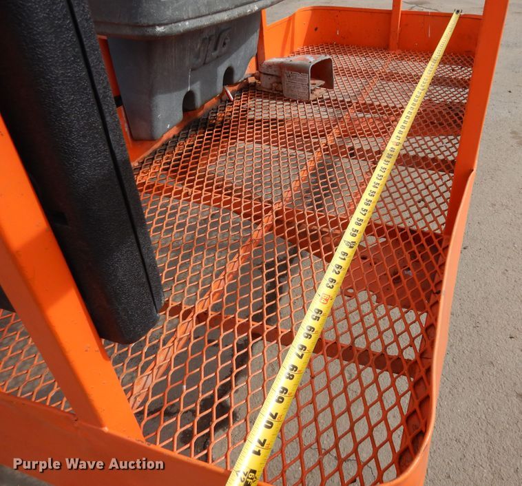 image for item DR1109 2001 JLG 450A  boom lift