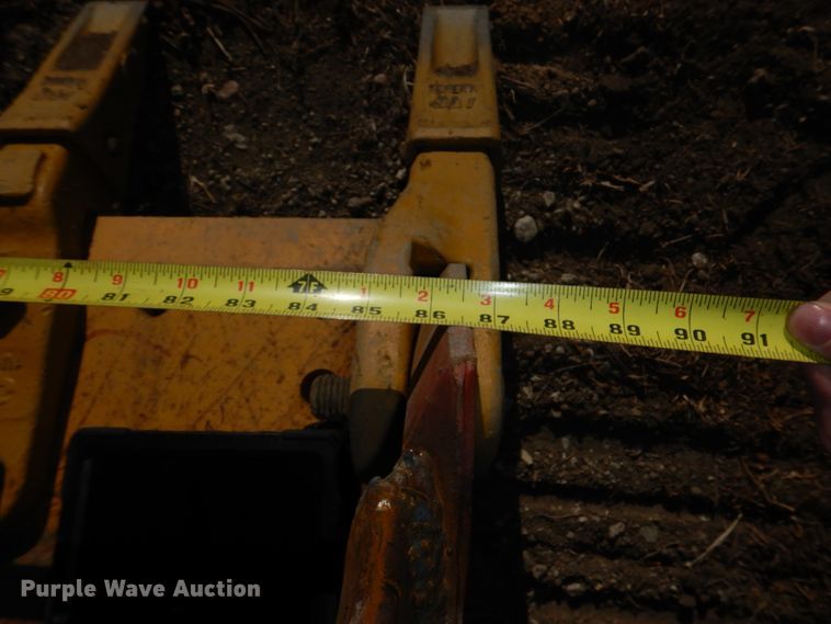 image for item DS5610 1967 Caterpillar 955K  track loader