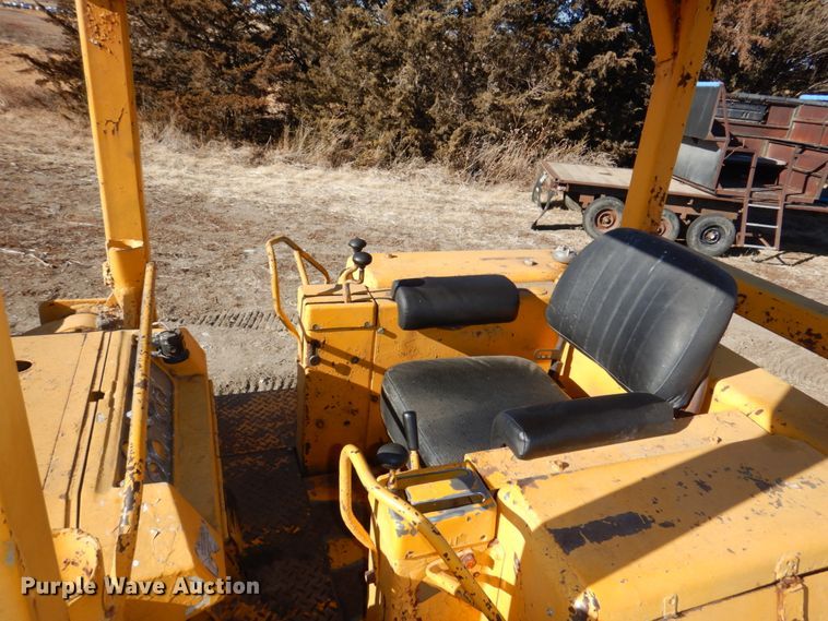 image for item DS5610 1967 Caterpillar 955K  track loader