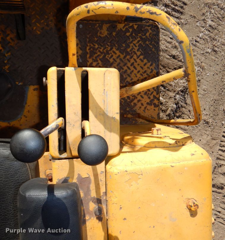 image for item DS5610 1967 Caterpillar 955K  track loader