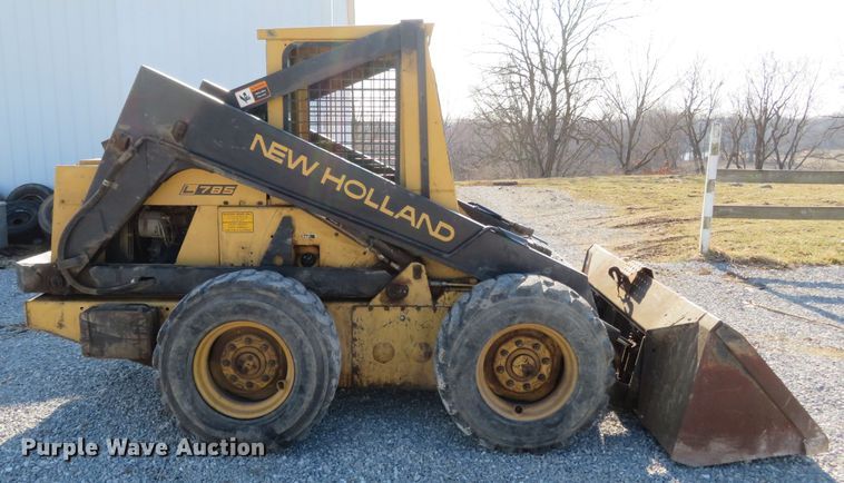 image for item FB9776 1994 New Holland L785  skid steer loader