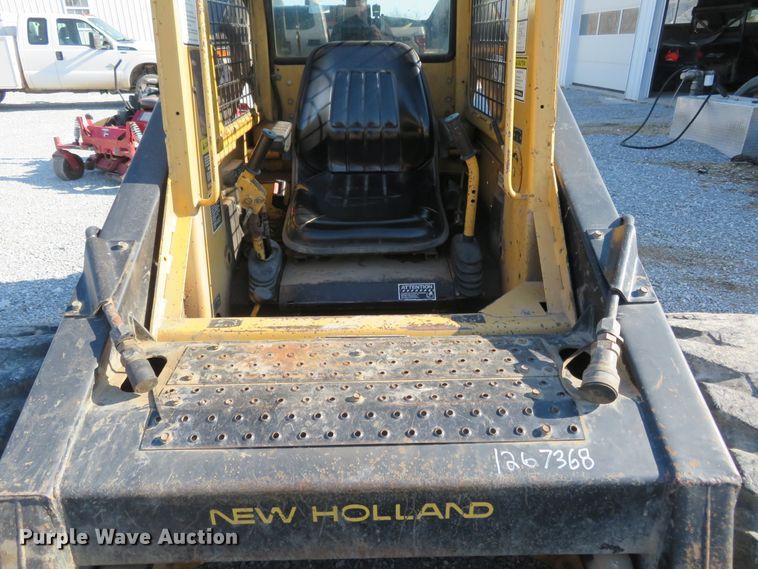 image for item FB9776 1994 New Holland L785  skid steer loader