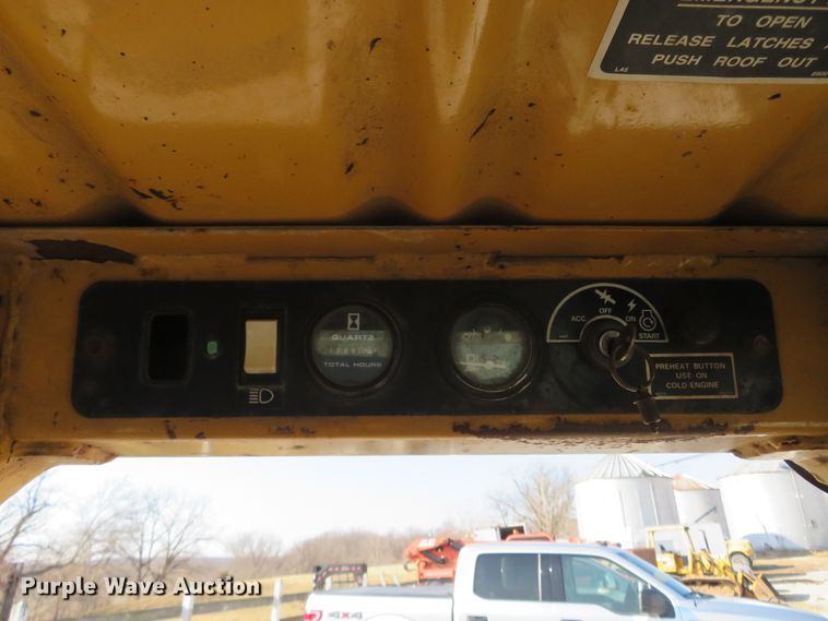 image for item FB9776 1994 New Holland L785  skid steer loader