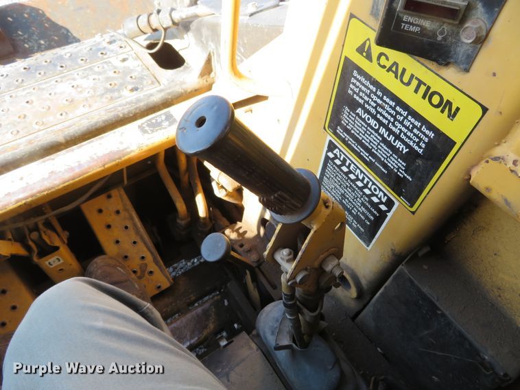 image for item FB9776 1994 New Holland L785  skid steer loader