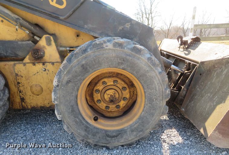 image for item FB9776 1994 New Holland L785  skid steer loader