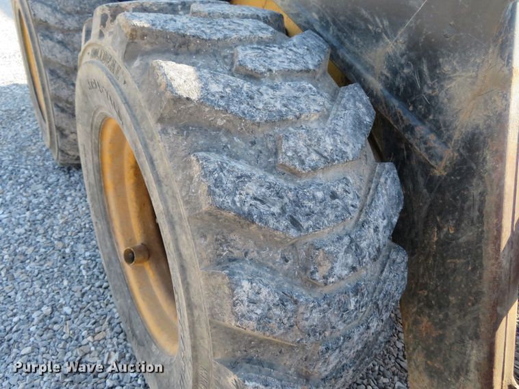 image for item FB9776 1994 New Holland L785  skid steer loader