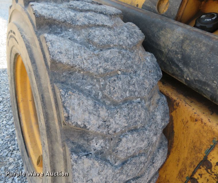 image for item FB9776 1994 New Holland L785  skid steer loader