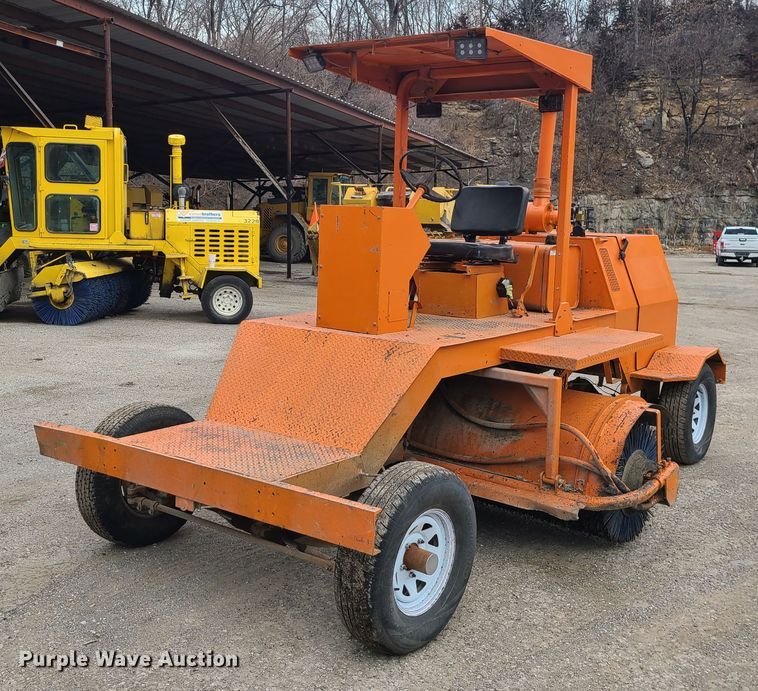 image for item GB9248 1996 Broce FJ300  broom