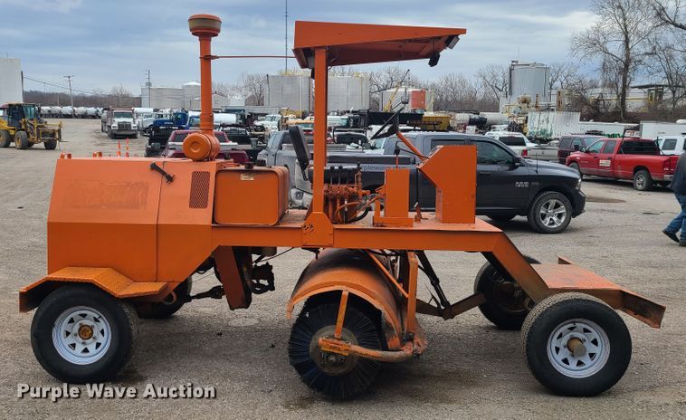 image for item GB9248 1996 Broce FJ300  broom