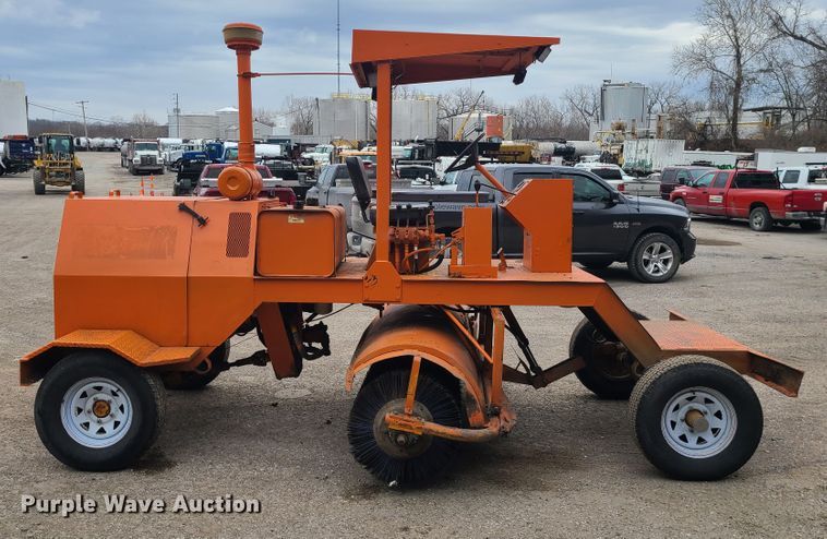 image for item GB9248 1996 Broce FJ300  broom