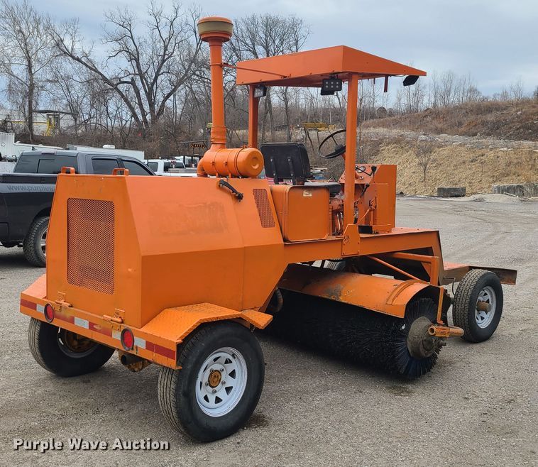 image for item GB9248 1996 Broce FJ300  broom