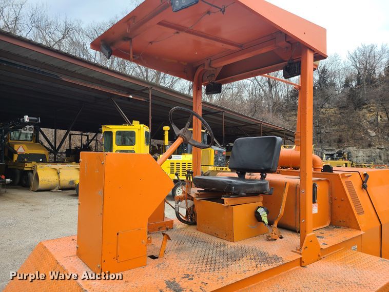 image for item GB9248 1996 Broce FJ300  broom