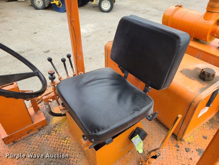 image for item GB9248 1996 Broce FJ300  broom