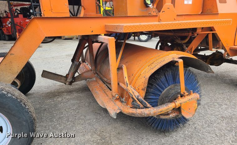 image for item GB9248 1996 Broce FJ300  broom