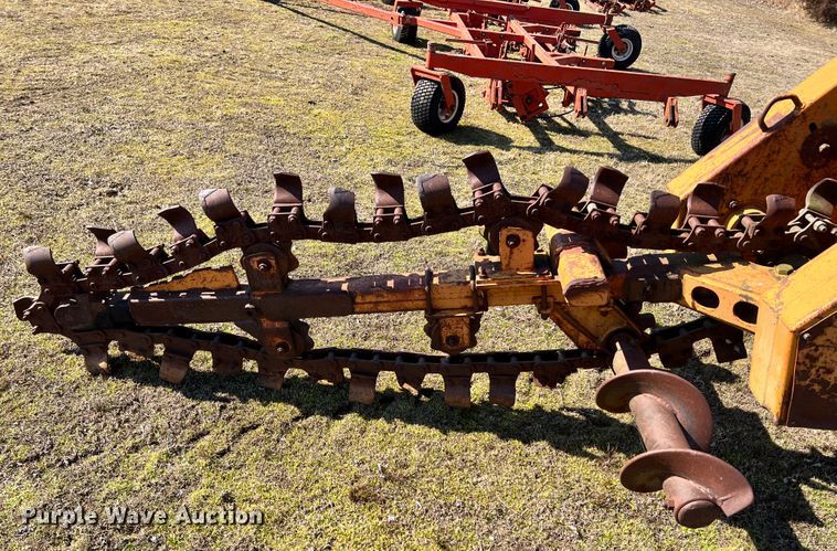 image for item ID9729 1979 Case DH7  trencher